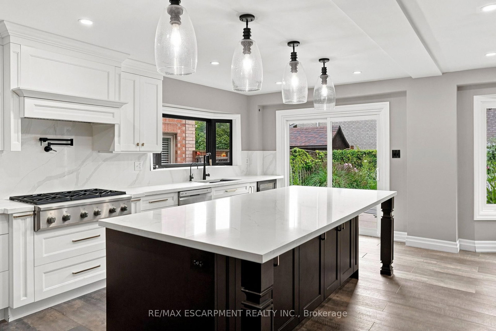 96 Laurendale Avenue • Hamilton, ON photo 12