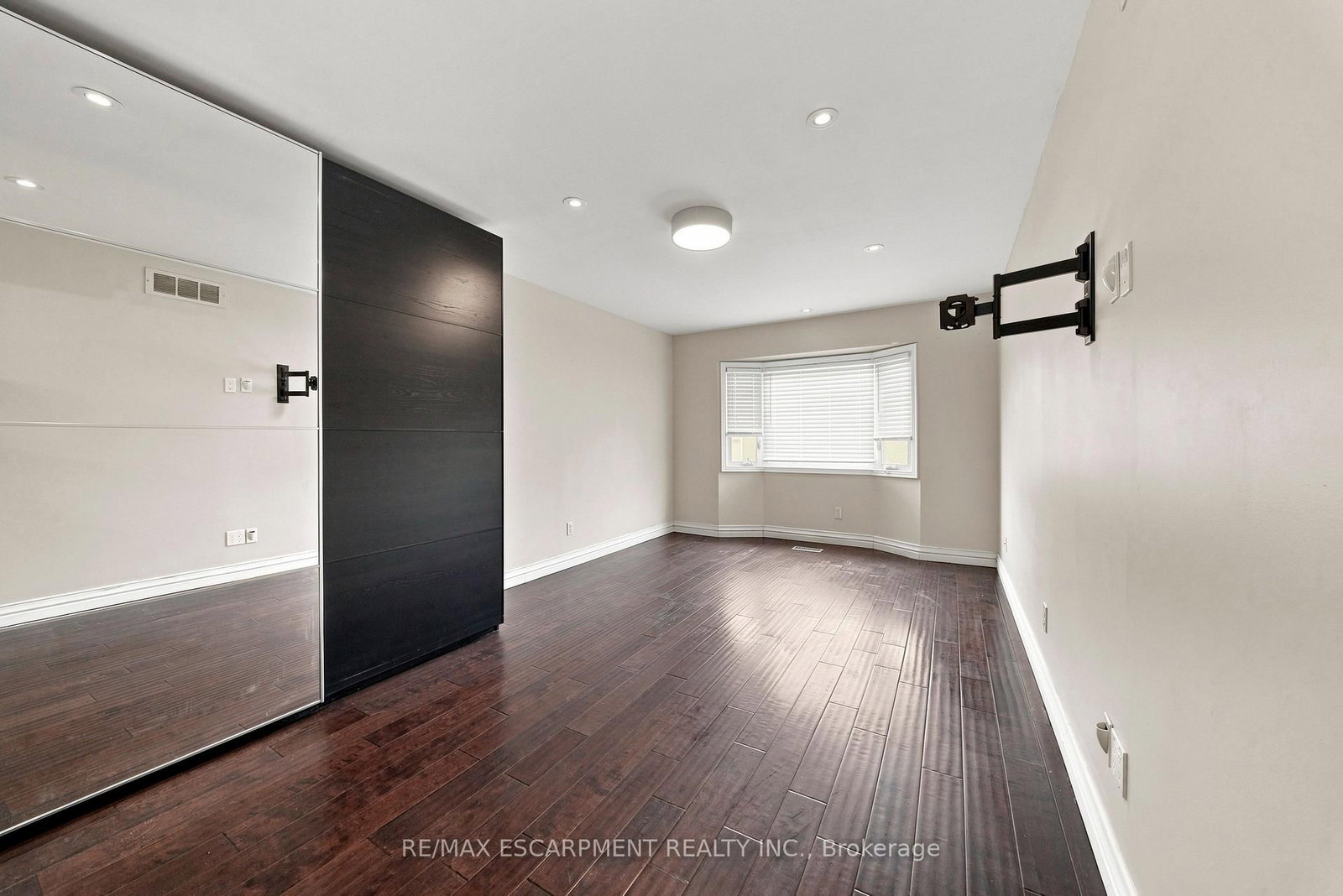 96 Laurendale Avenue • Hamilton, ON photo 26