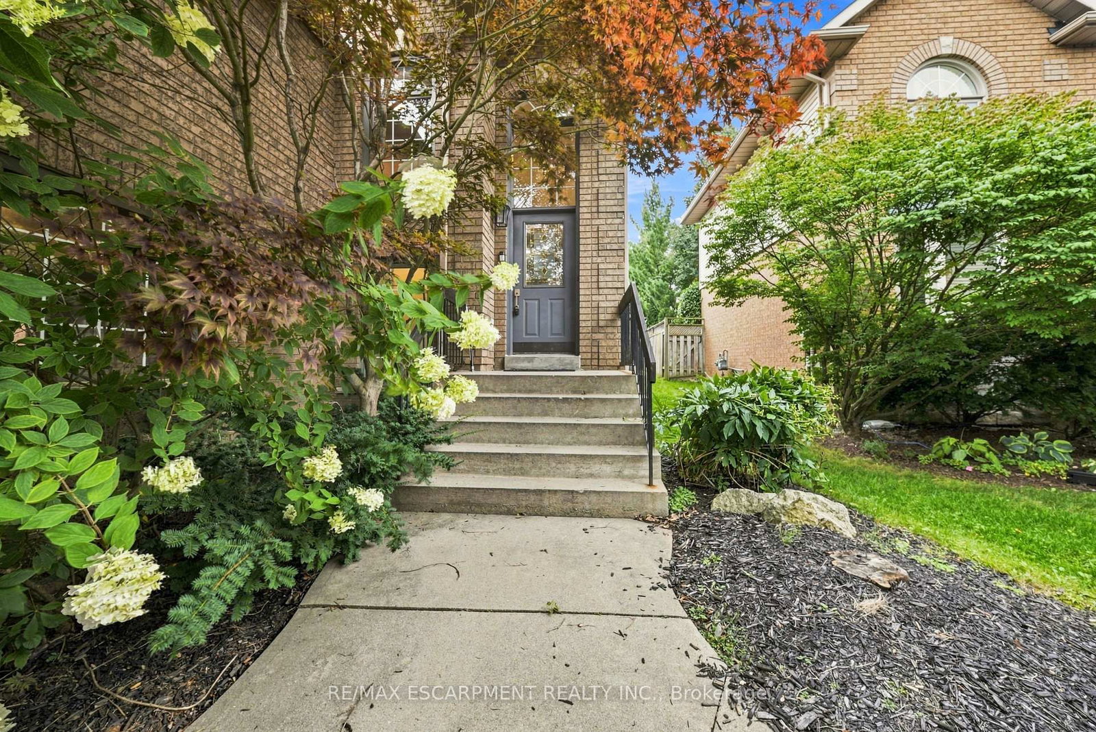 96 Laurendale Avenue • Hamilton, ON photo 3