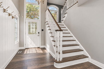 96 Laurendale Avenue • Hamilton, ON photo 5