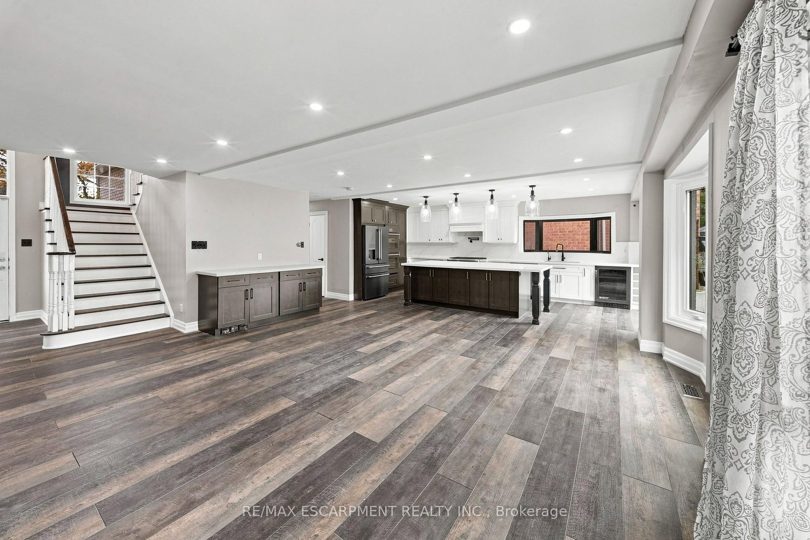 96 Laurendale Avenue • Hamilton, ON photo 8