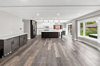 96 Laurendale Avenue • Hamilton, ON photo 9