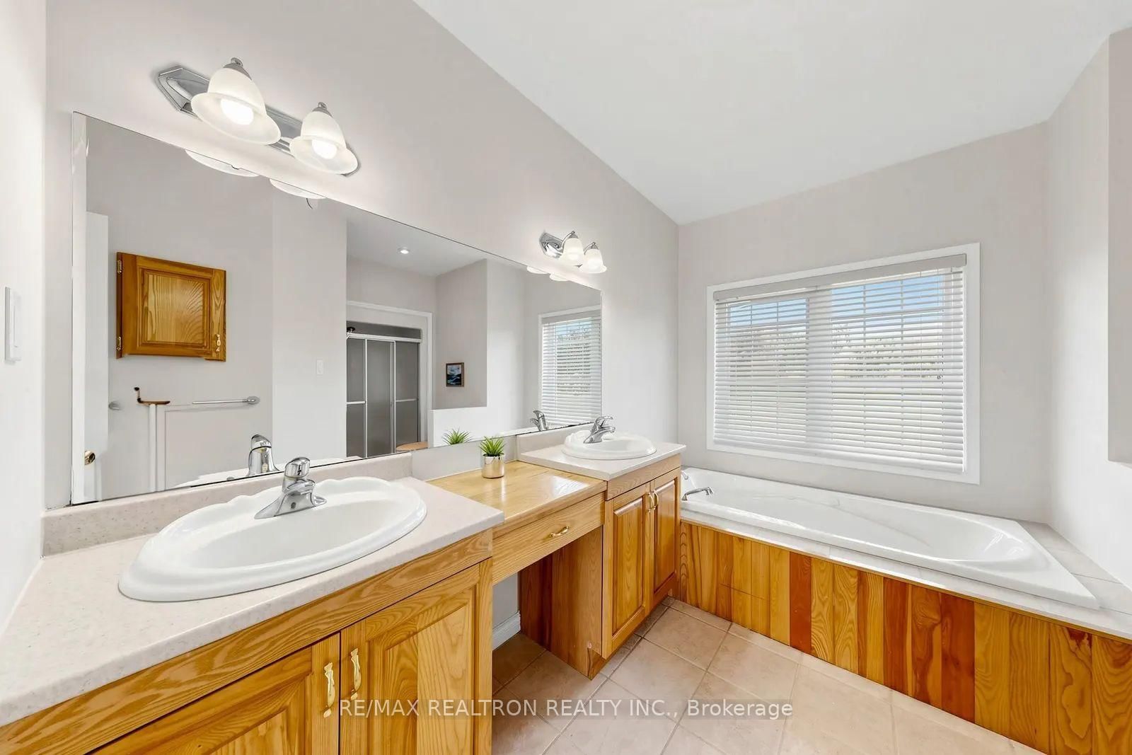 19305 Loyalist Parkway • Prince Edward County, ON photo 20