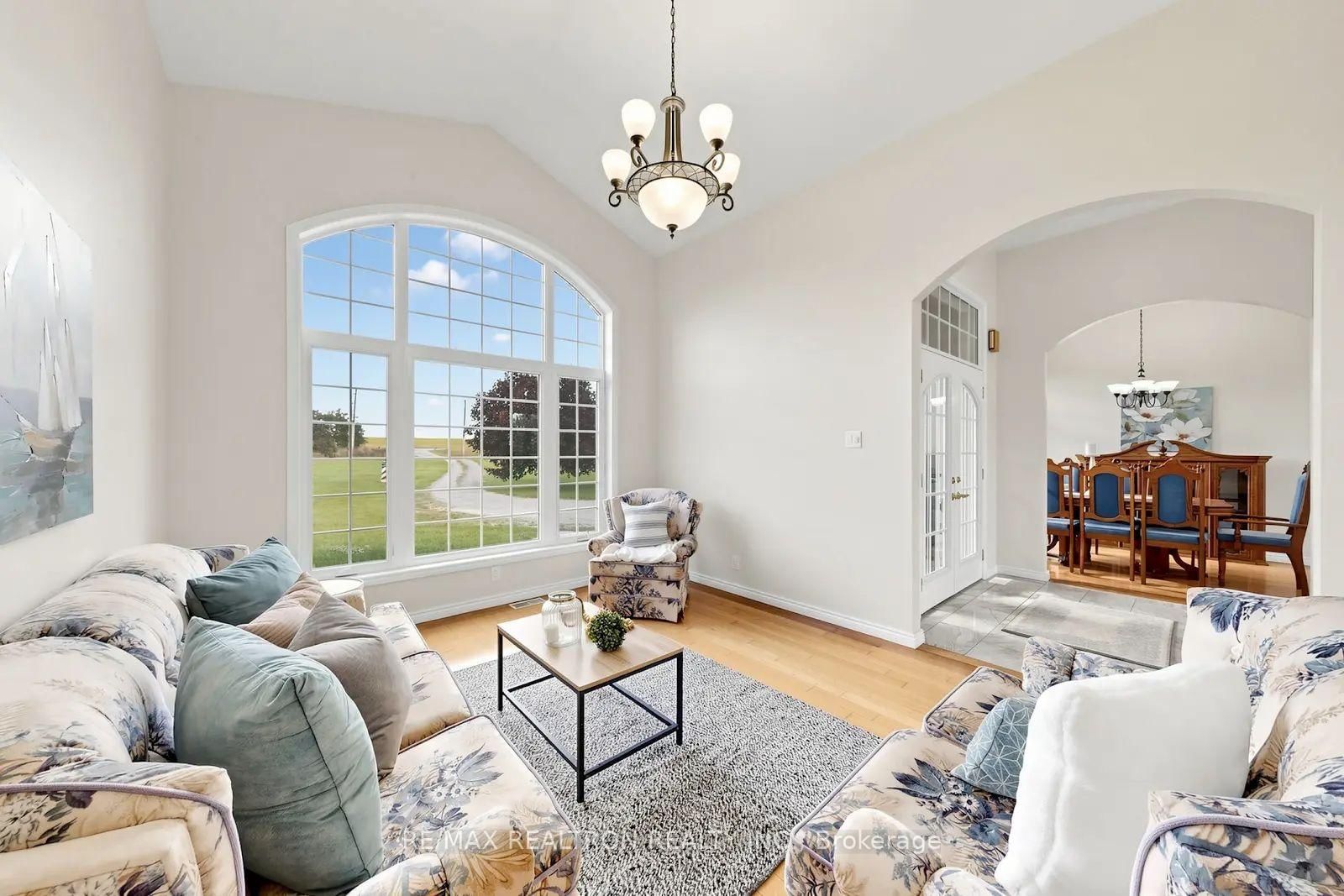 19305 Loyalist Parkway • Prince Edward County, ON photo 3
