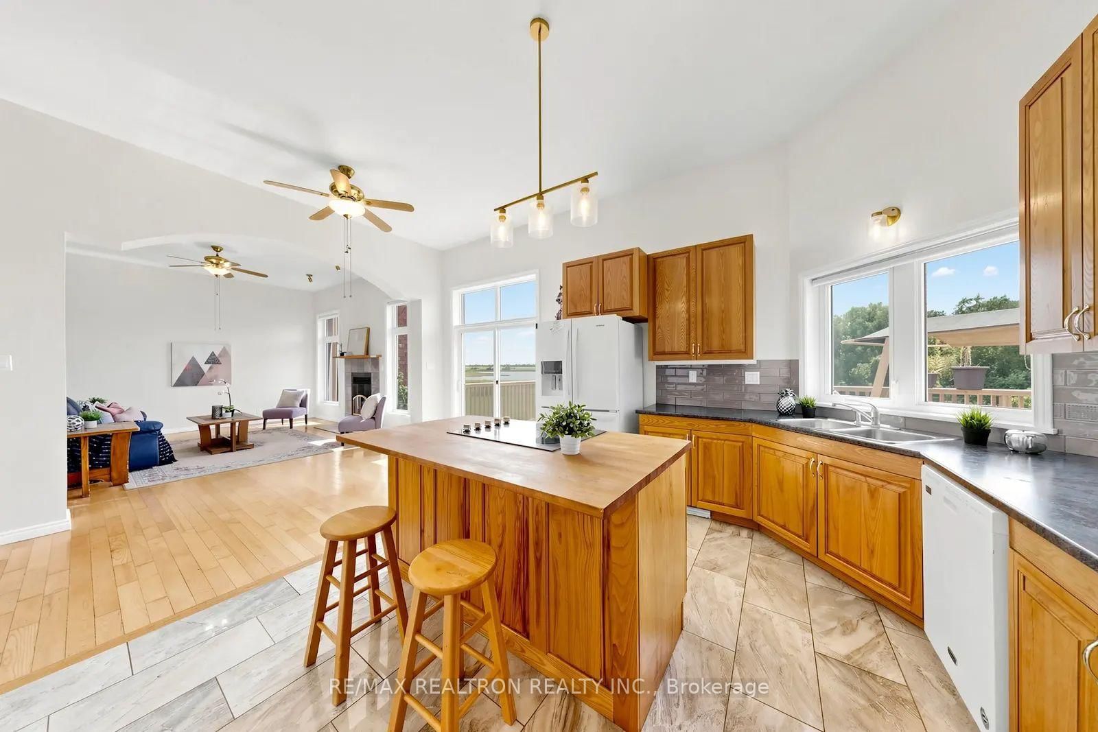 19305 Loyalist Parkway • Prince Edward County, ON photo 12