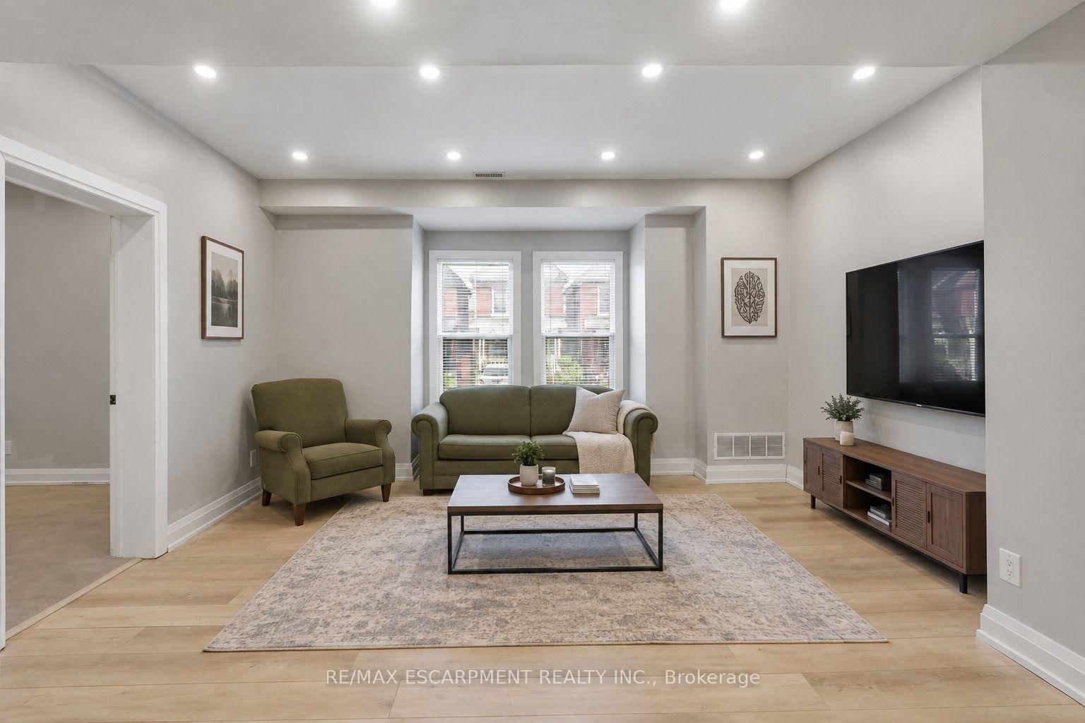 106 BARNESDALE Avenue N • Hamilton, ON photo 11