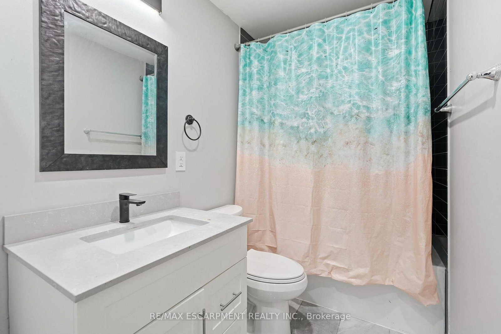 106 BARNESDALE Avenue N • Hamilton, ON photo 12