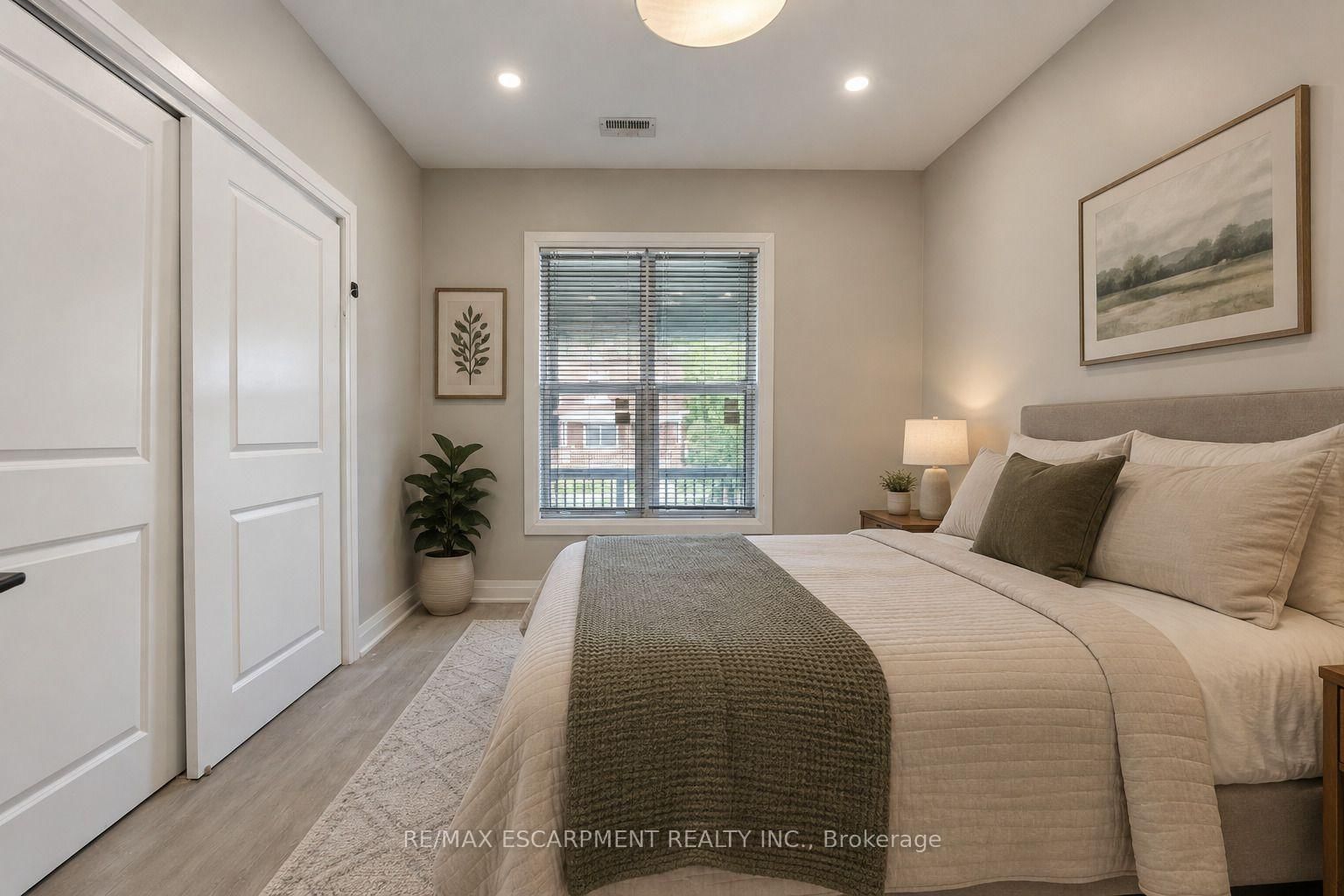 106 BARNESDALE Avenue N • Hamilton, ON photo 14