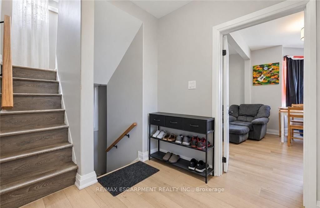 106 BARNESDALE Avenue N • Hamilton, ON photo 17