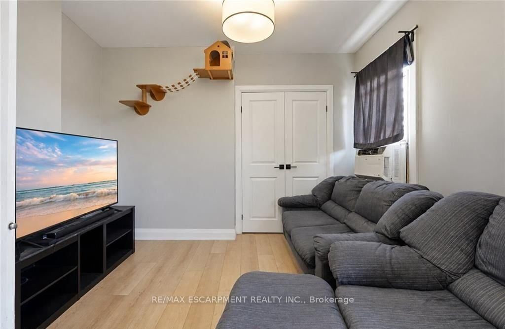 106 BARNESDALE Avenue N • Hamilton, ON photo 22