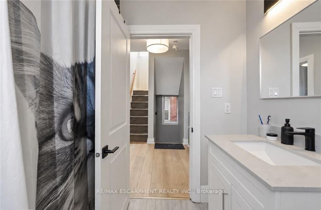 106 BARNESDALE Avenue N • Hamilton, ON photo 25