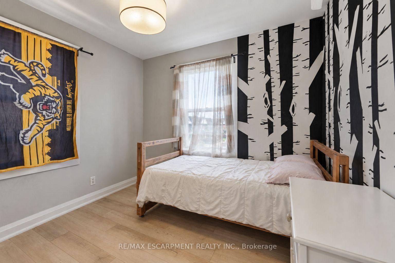 106 BARNESDALE Avenue N • Hamilton, ON photo 26