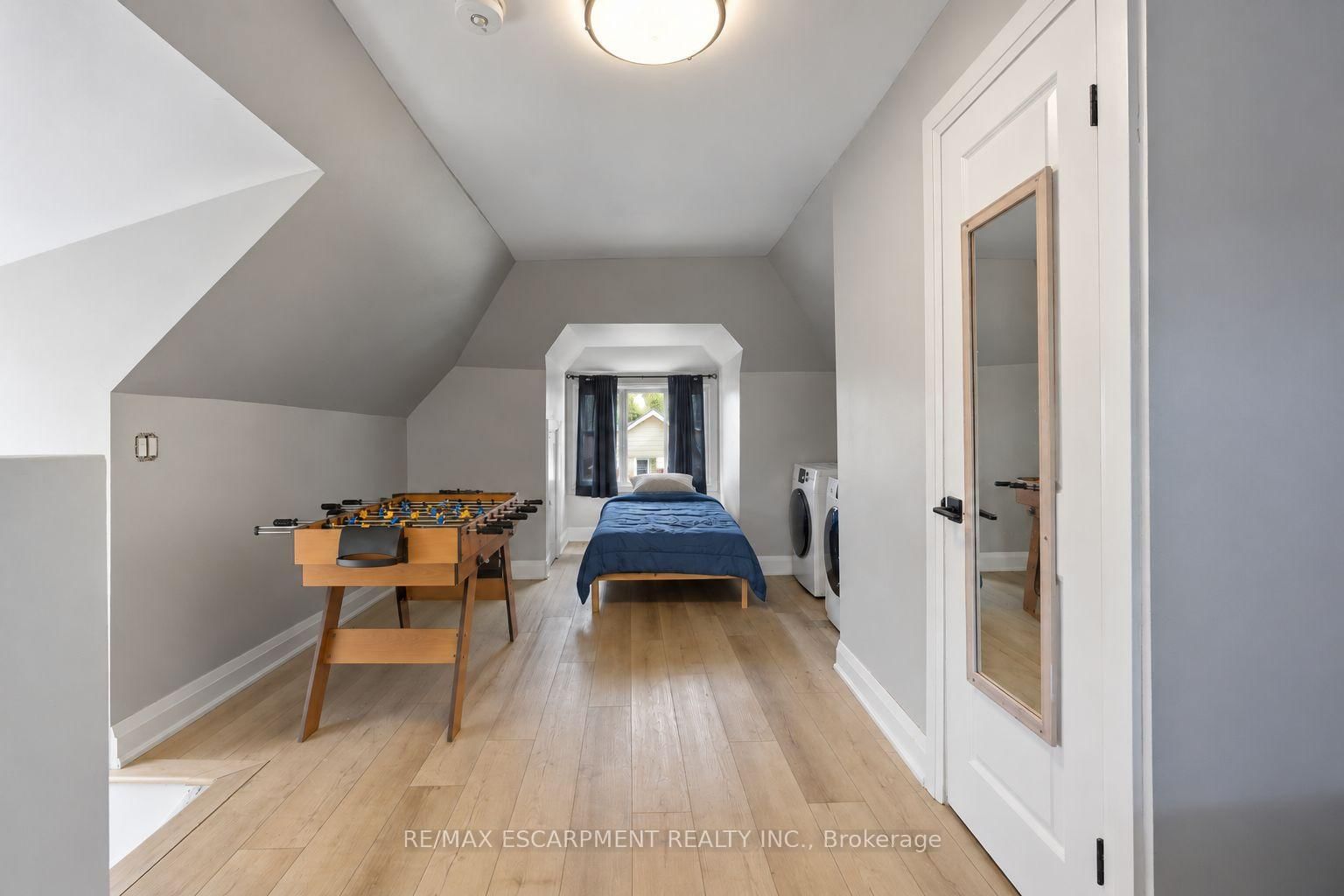 106 BARNESDALE Avenue N • Hamilton, ON photo 28