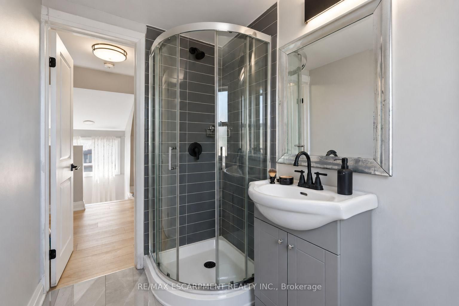 106 BARNESDALE Avenue N • Hamilton, ON photo 31