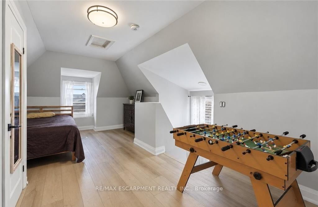 106 BARNESDALE Avenue N • Hamilton, ON photo 32