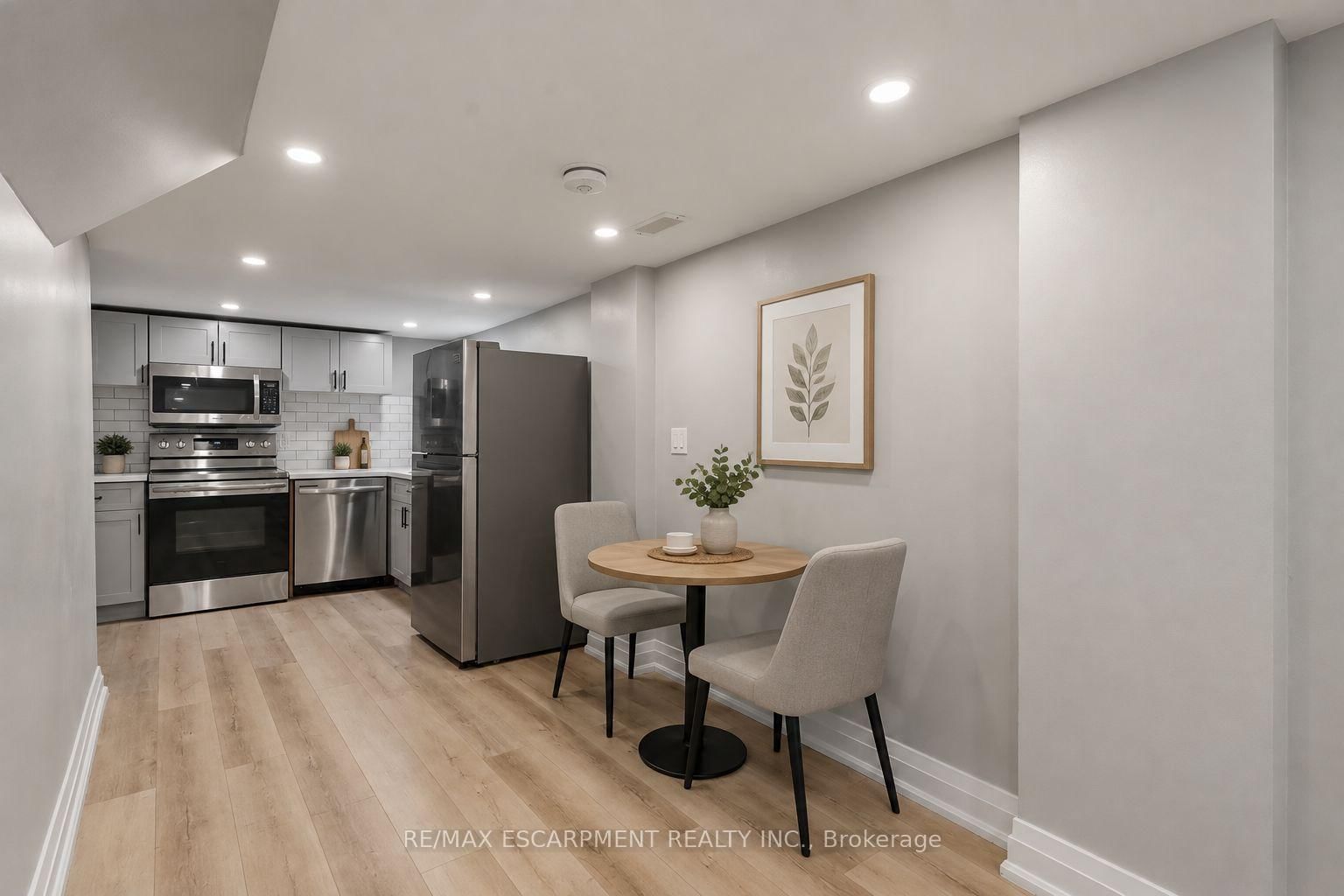 106 BARNESDALE Avenue N • Hamilton, ON photo 35