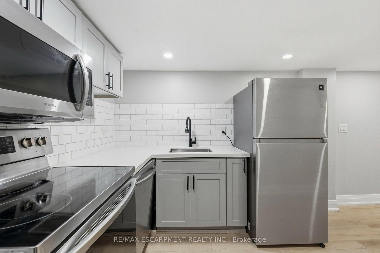 106 BARNESDALE Avenue N • Hamilton, ON photo 36