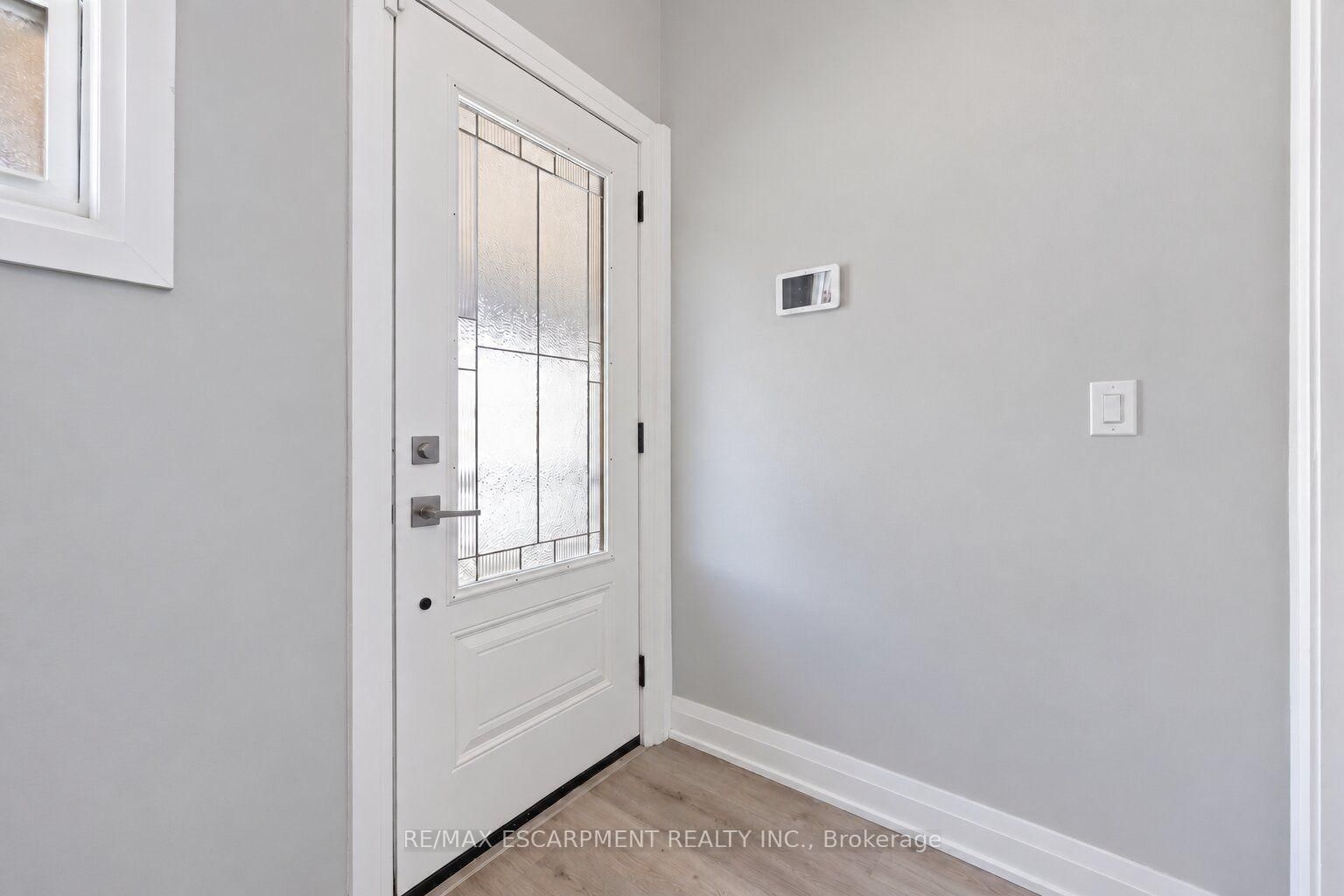 106 BARNESDALE Avenue N • Hamilton, ON photo 6