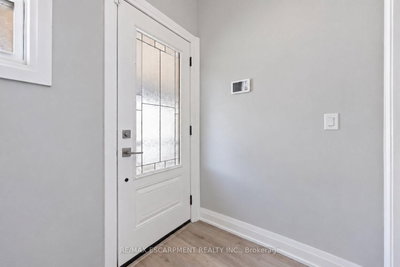 106 BARNESDALE Avenue N • Hamilton, ON photo 6