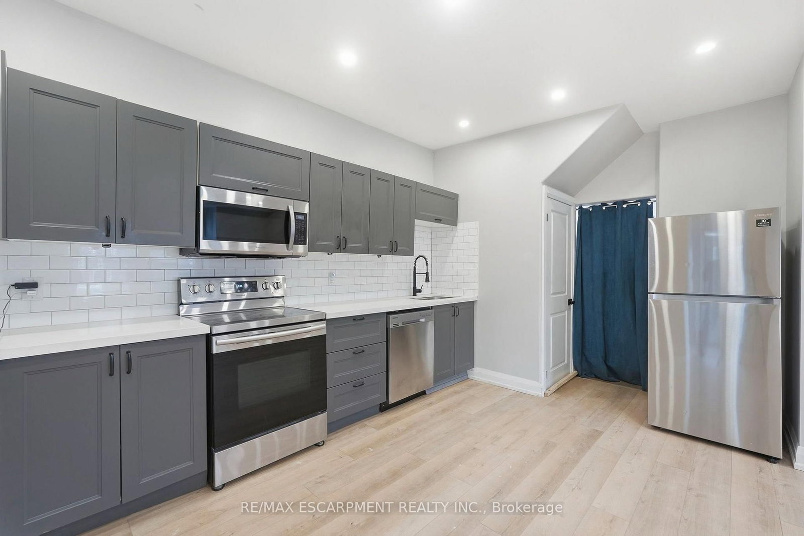 106 BARNESDALE Avenue N • Hamilton, ON photo 9