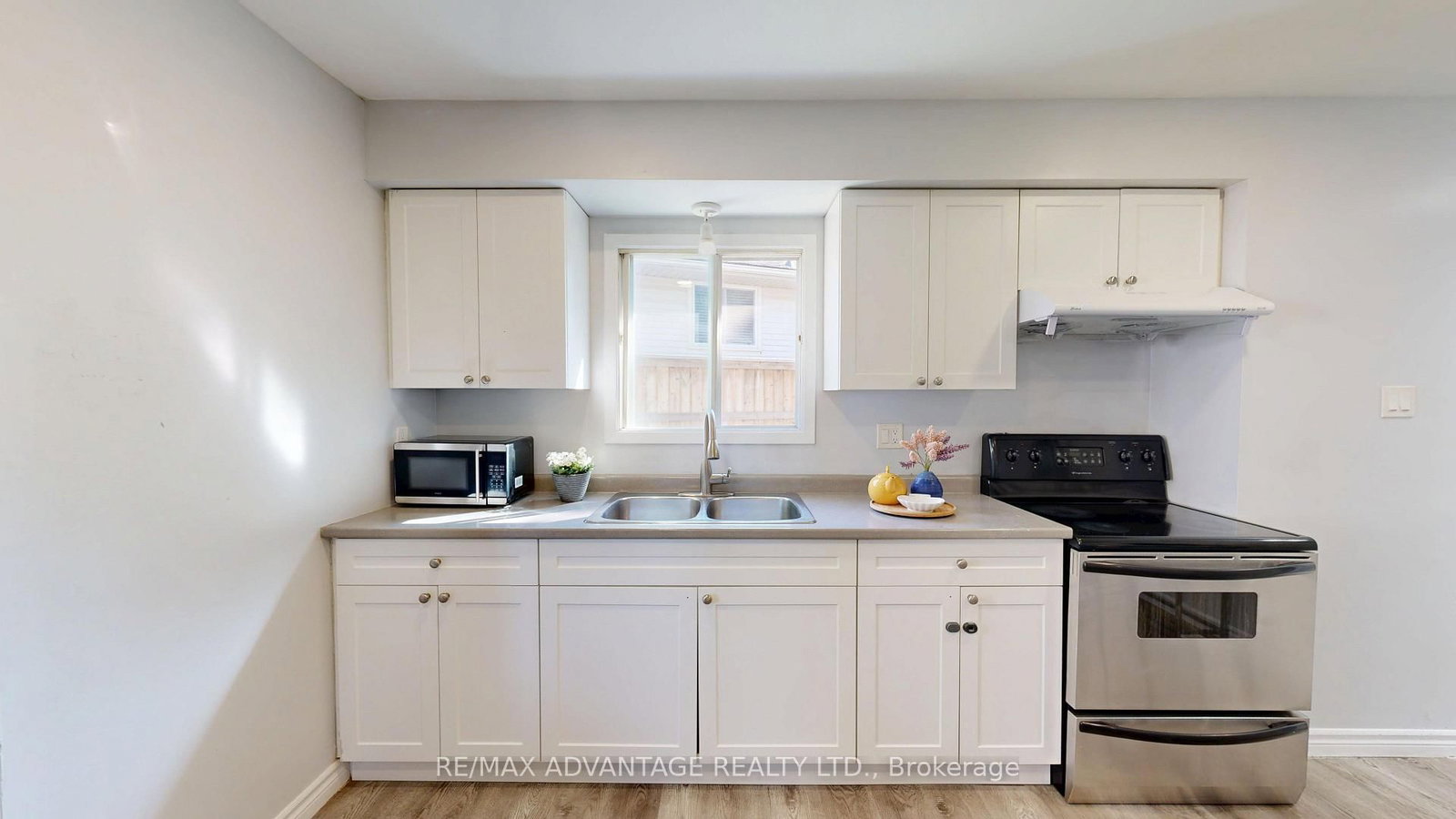 9 Camelot Crescent • London East, ON photo 11