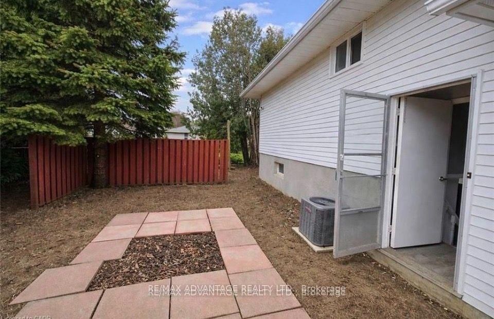 9 Camelot Crescent • London East, ON photo 28
