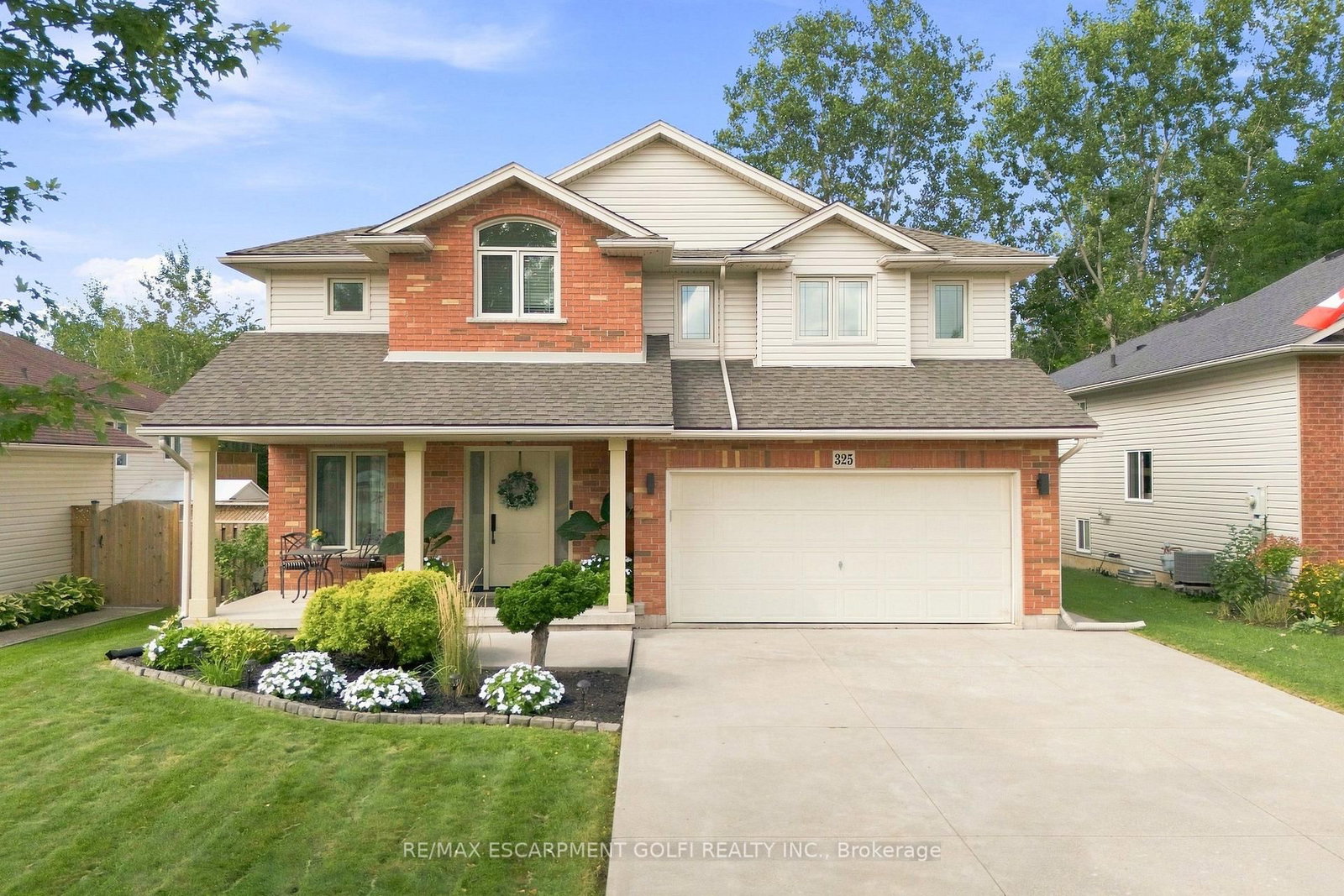 325 Foxtail Avenue • Welland, ON photo 1