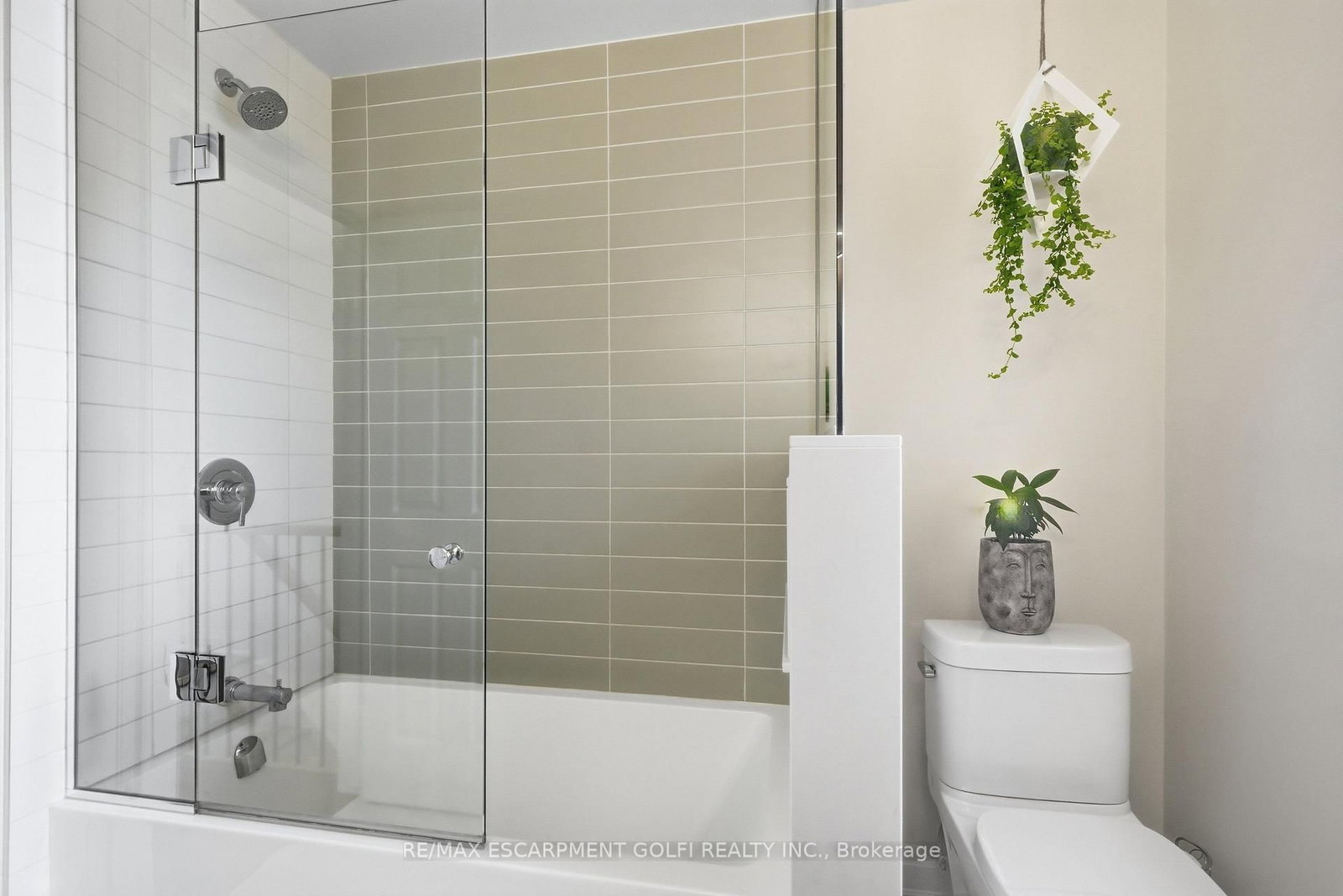 325 Foxtail Avenue • Welland, ON photo 27