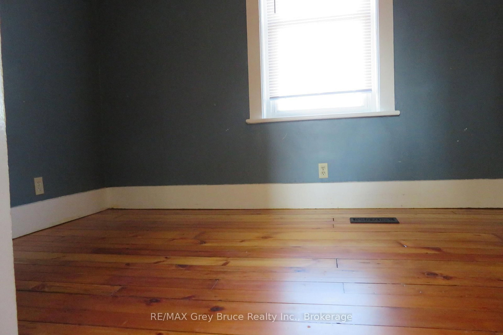 8 Helen Street • Northern Bruce Peninsula, ON photo 30