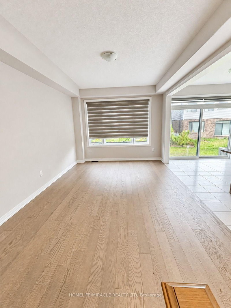 Upper unit - 28 Crossmore Crescent
