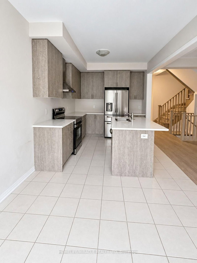 Upper unit - 28 Crossmore Crescent