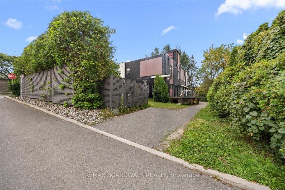 152 Duford Street • Ottawa, ON photo 47
