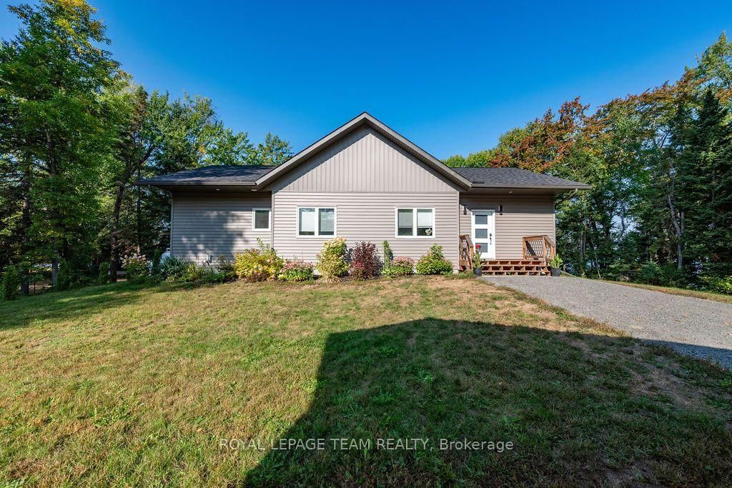 42153 Combermere Road • Barry's Bay, ON photo 13
