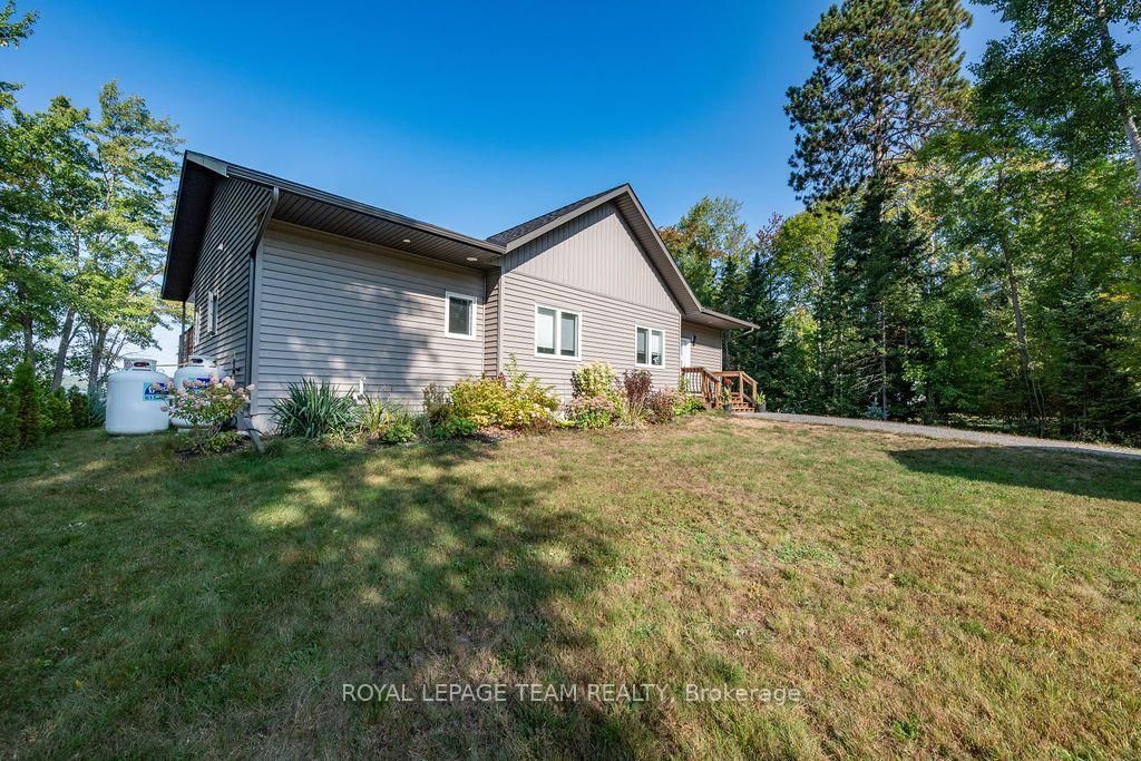 42153 Combermere Road • Barry's Bay, ON photo 14