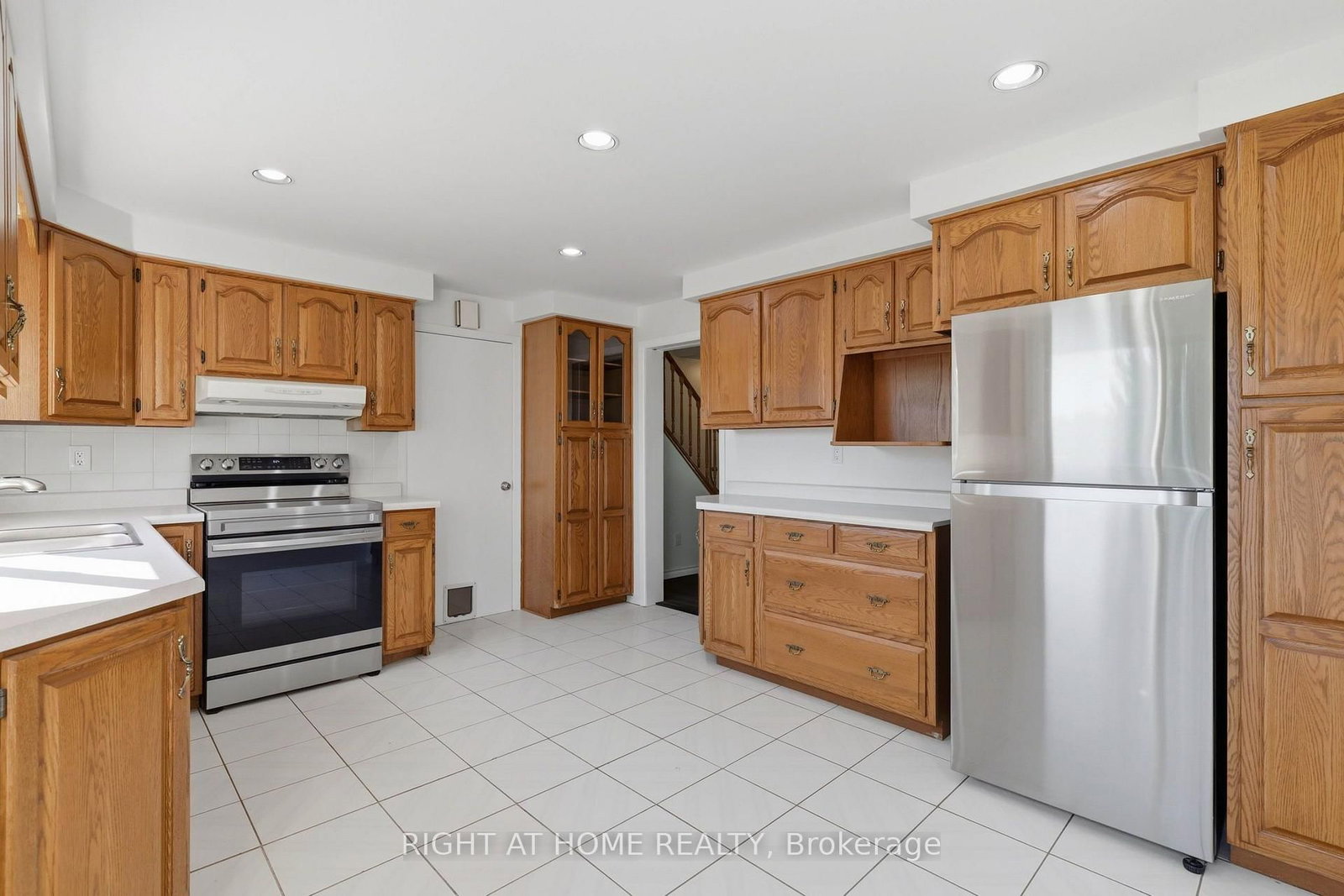 724 Notre Dame Drive • London South, ON photo 13