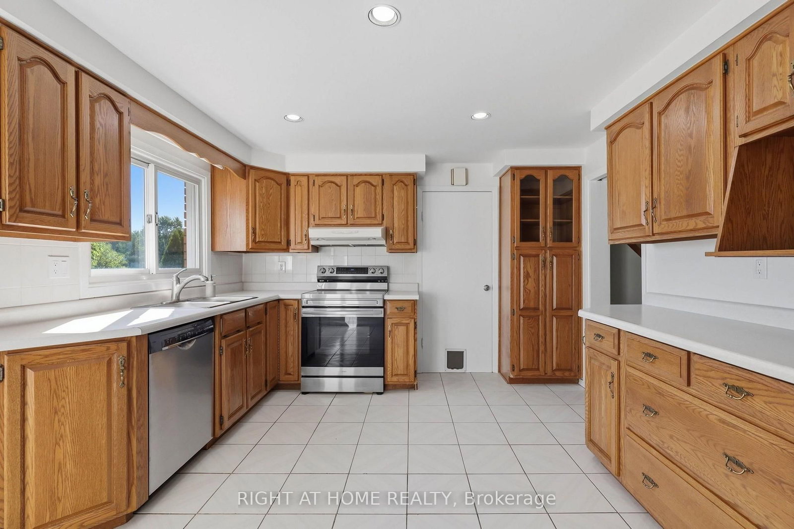 724 Notre Dame Drive • London South, ON photo 14