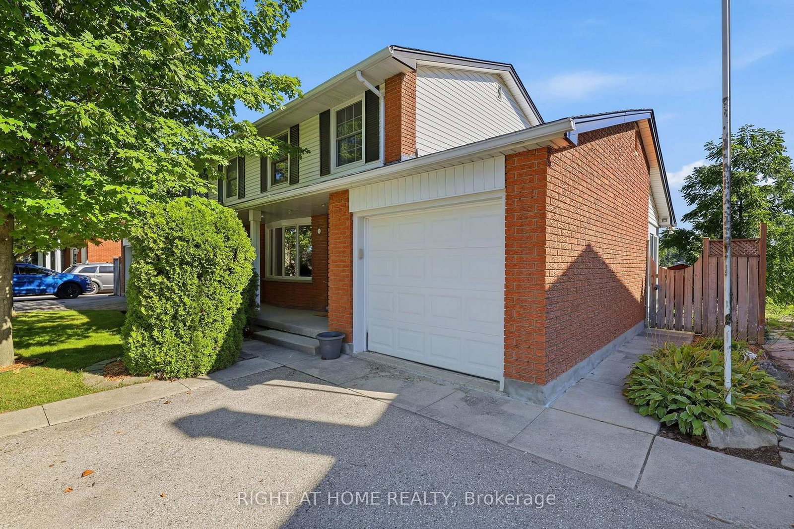 724 Notre Dame Drive • London South, ON photo 2