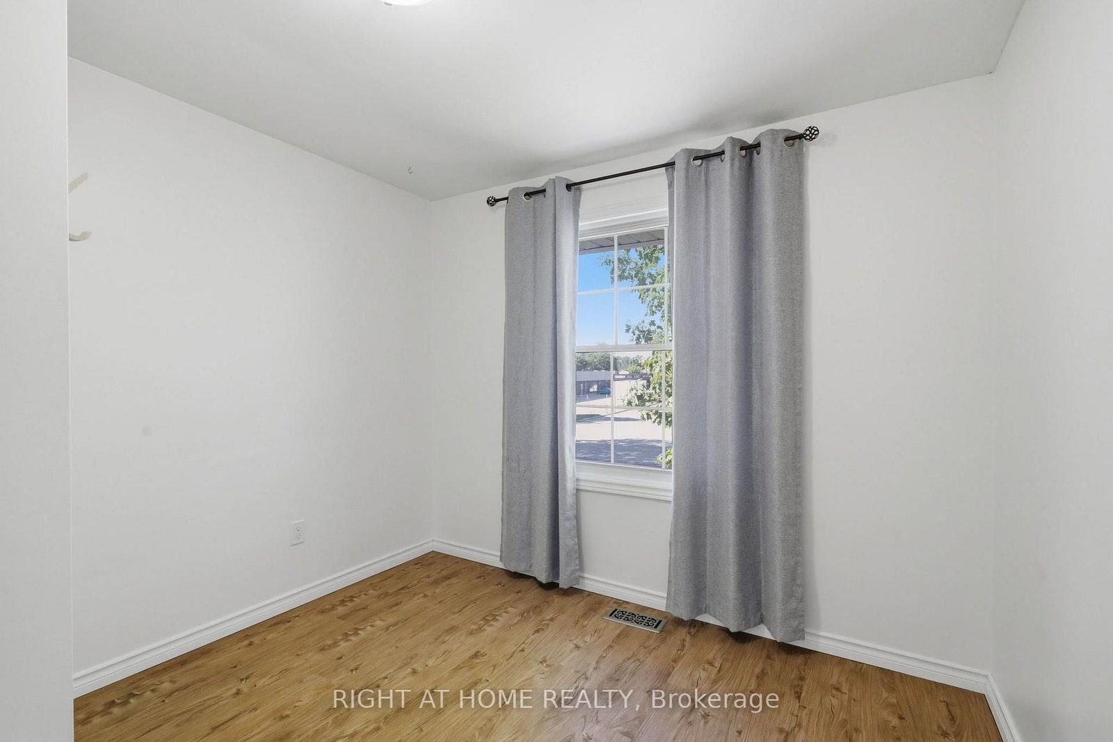724 Notre Dame Drive • London South, ON photo 27