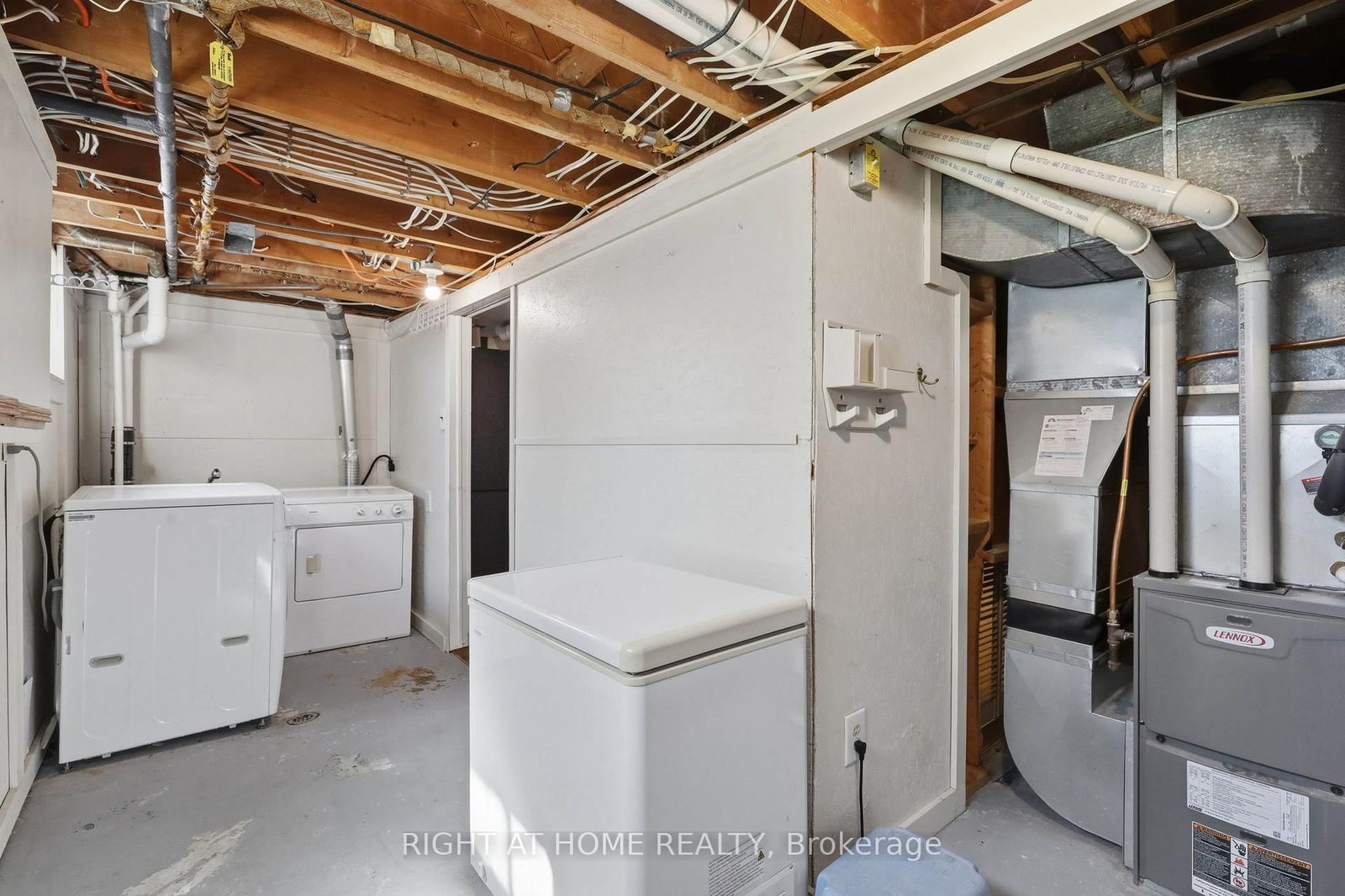 724 Notre Dame Drive • London South, ON photo 33