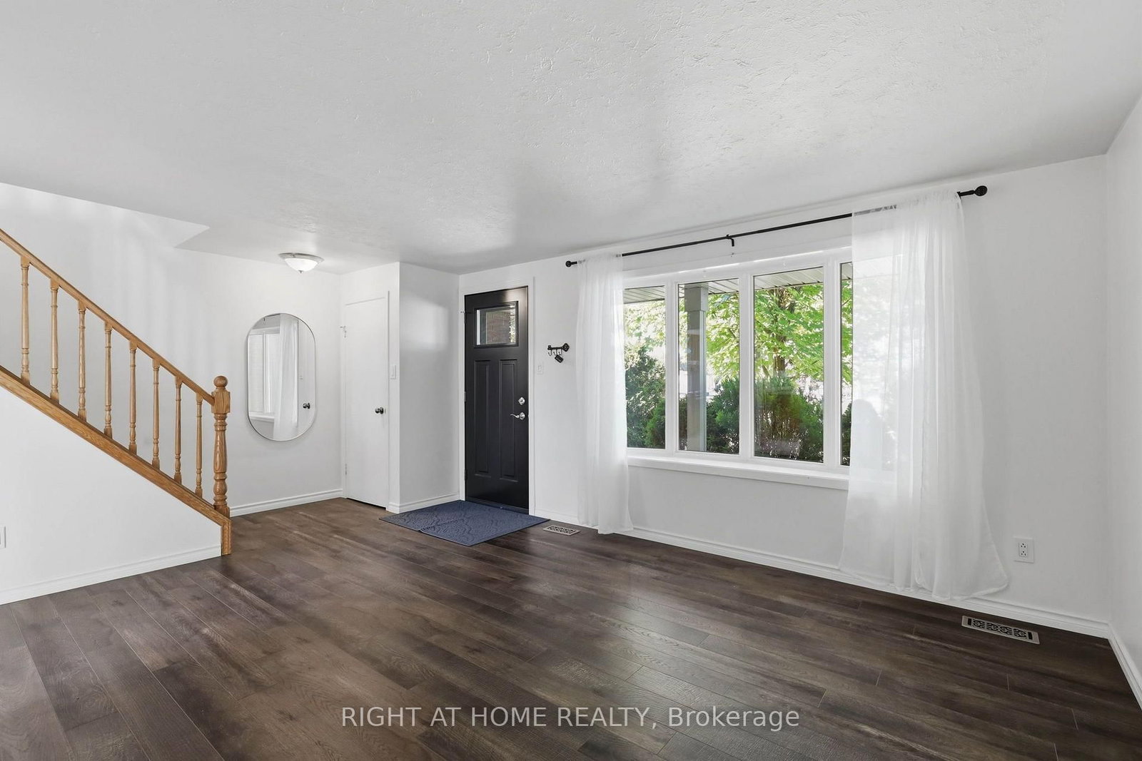 724 Notre Dame Drive • London South, ON photo 9
