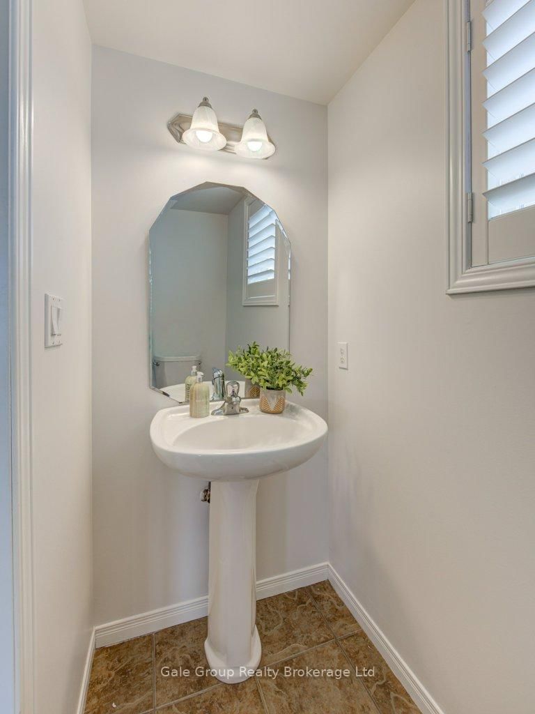 386 Fairway Road • Woodstock, ON photo 10