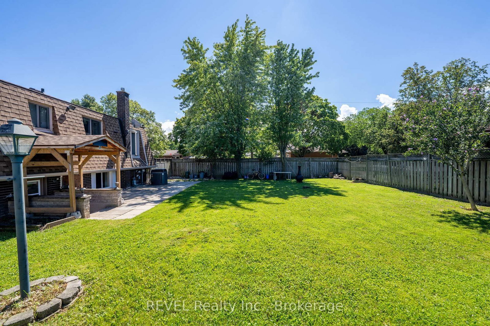 17 RAMSEY Street • St. Catharines, ON photo 38
