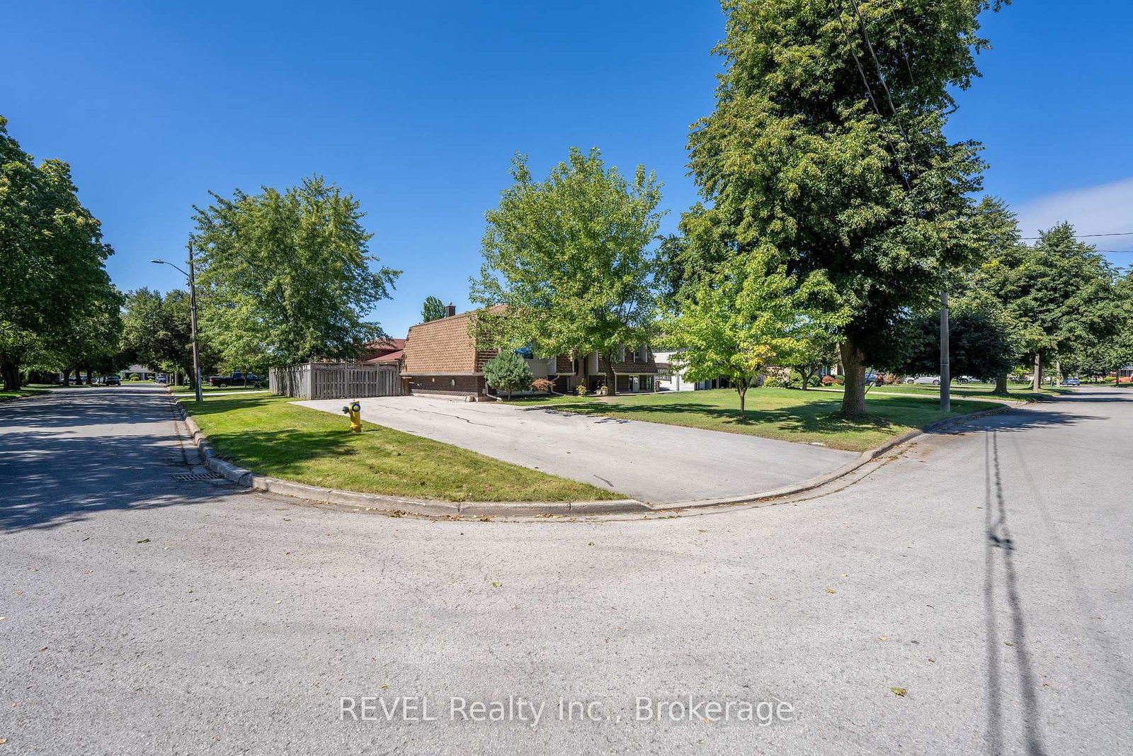 17 RAMSEY Street • St. Catharines, ON photo 4