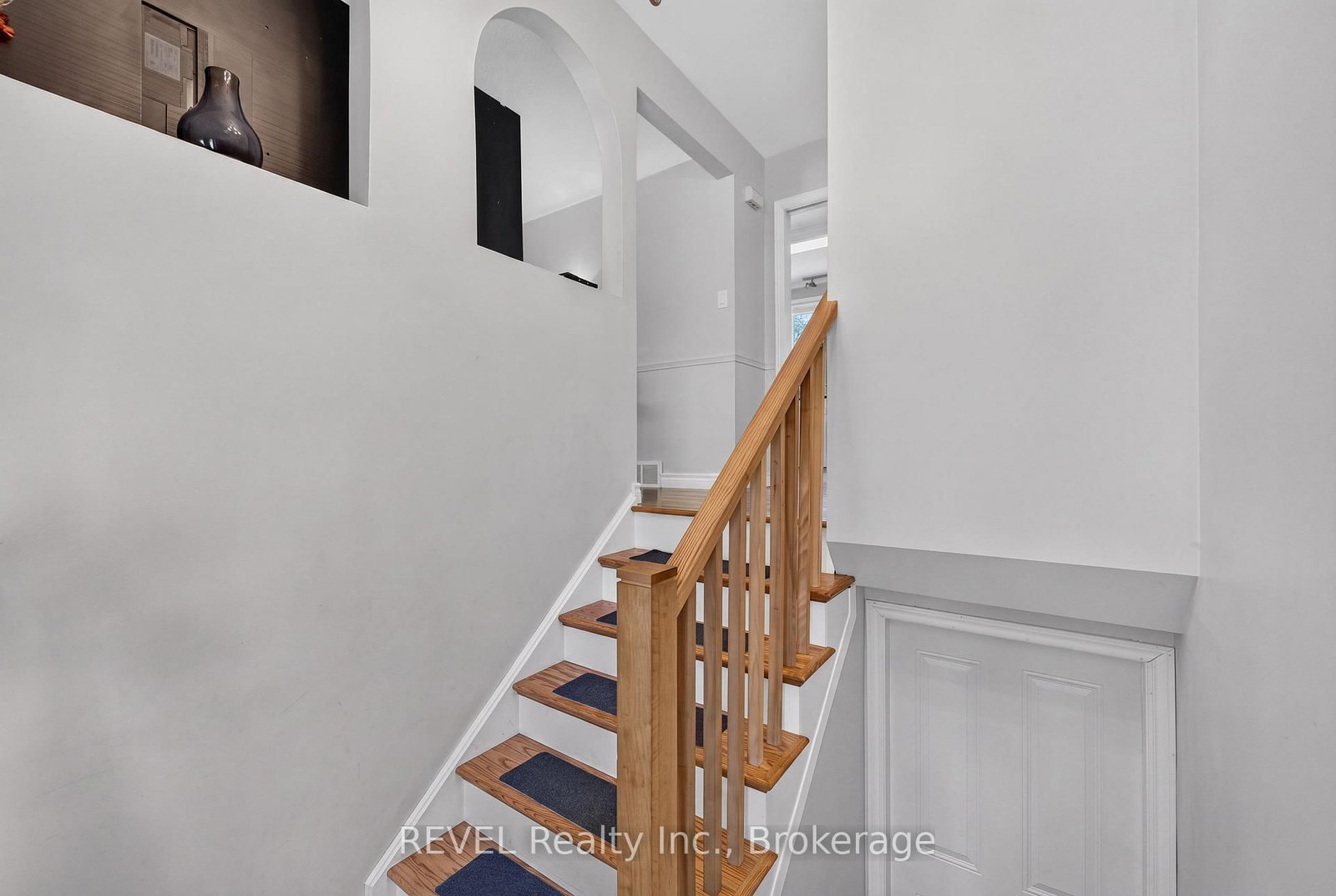 17 RAMSEY Street • St. Catharines, ON photo 8