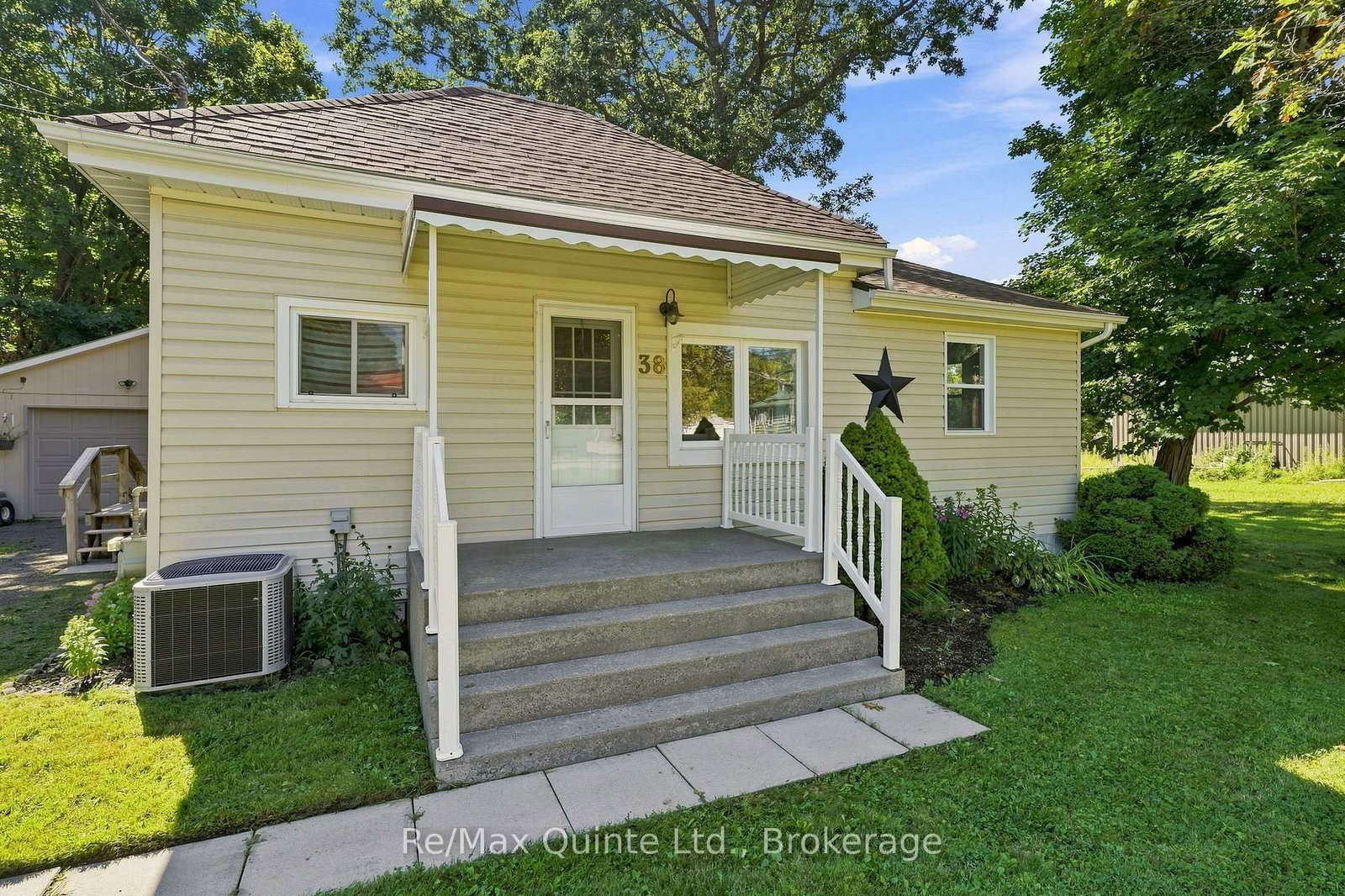 38 Madoc Street • Limoges, ON photo 4
