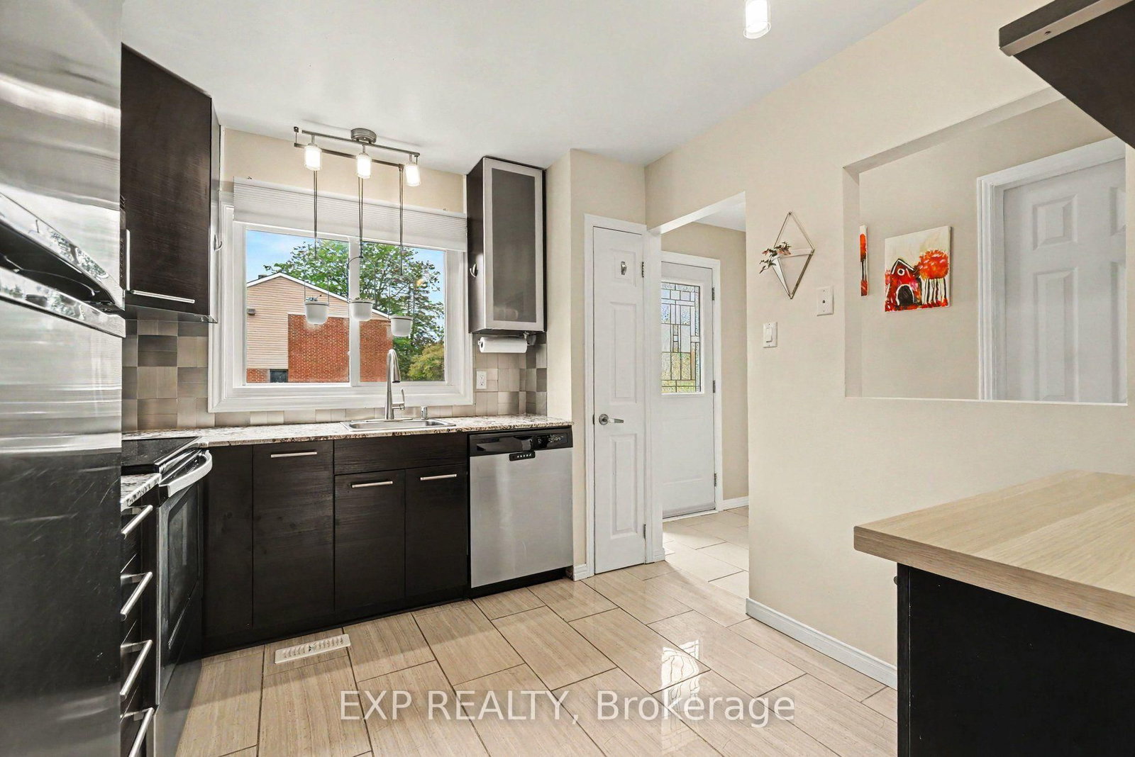 2030 Kelden Crescent • #35 • Ottawa, ON photo 8