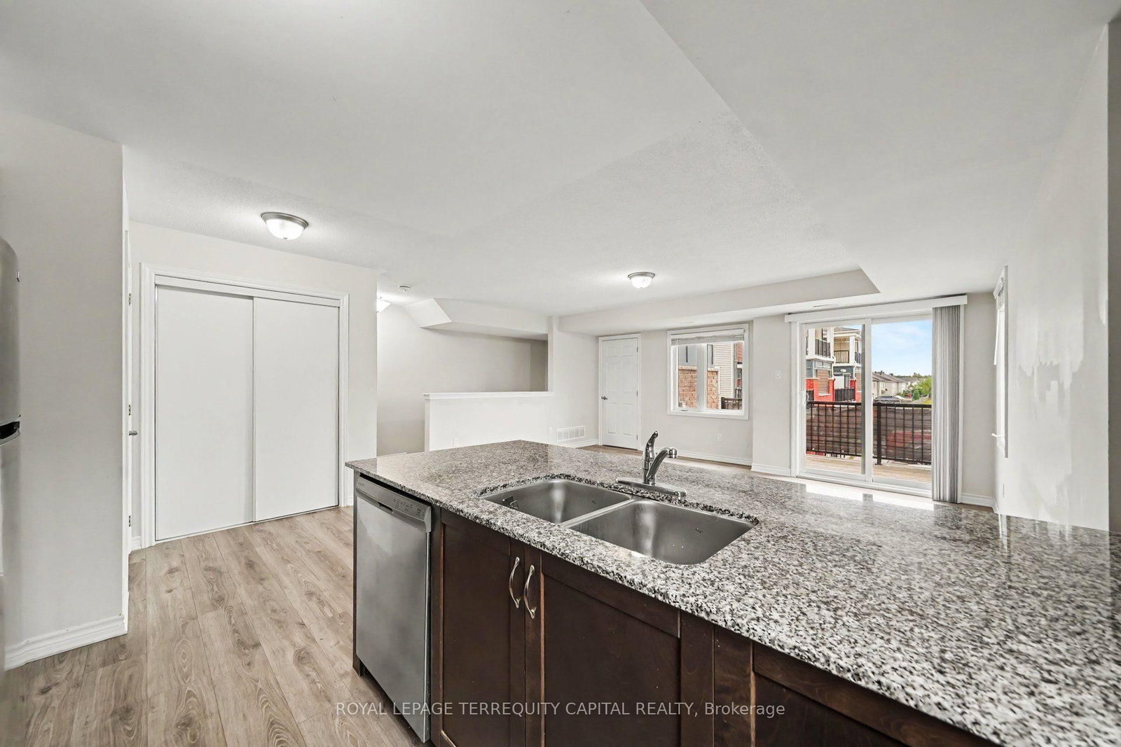 113 WALLEYE Private • Ottawa, ON photo 7