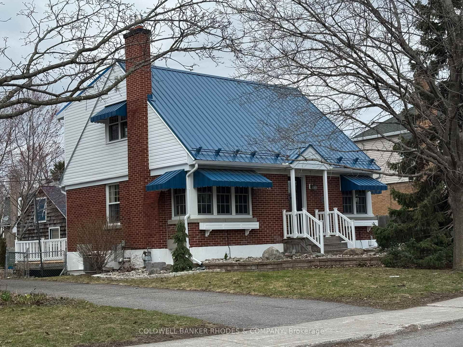 Detached House for sale at 1329 Larose Avenue, Ottawa, Ontario, K1Z 7X4 - Carlington - MLS: X13758306