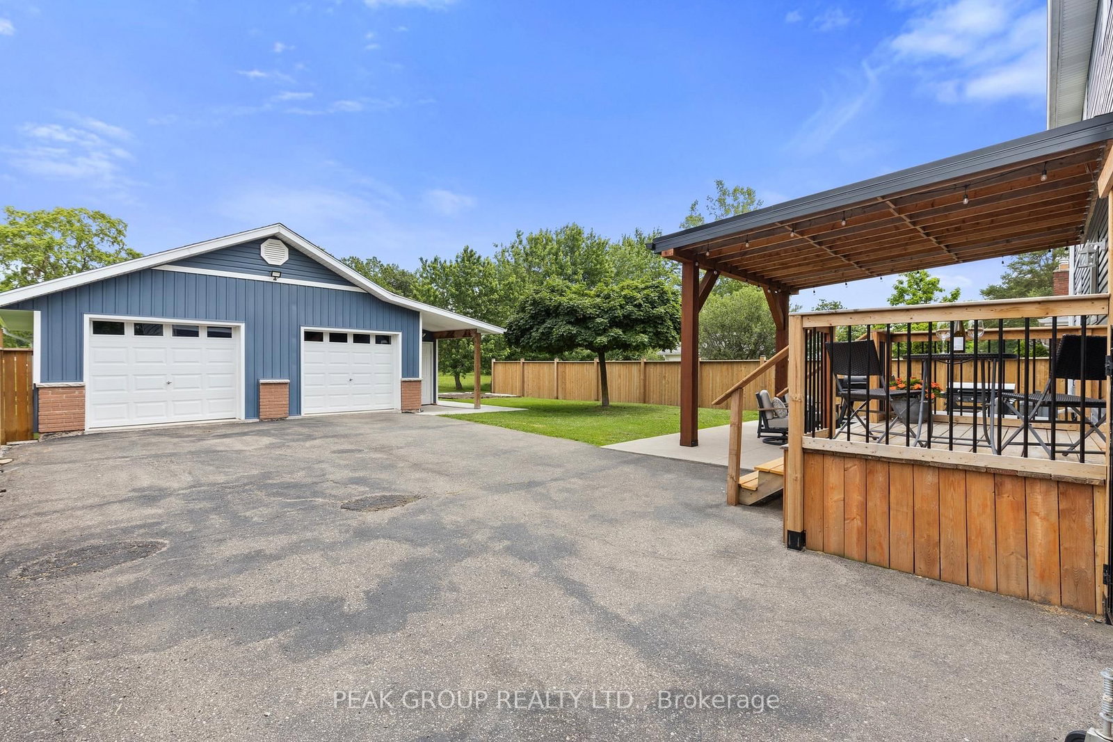 19 Bosnich Avenue • Welland, ON photo 2