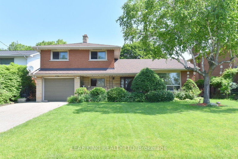 372 Fennell Avenue W